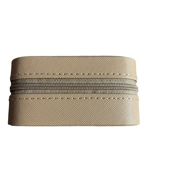 Avon Mother’s Day / Travel Jewelry Organizer NWT neutral tan colour - Picture 3 of 4